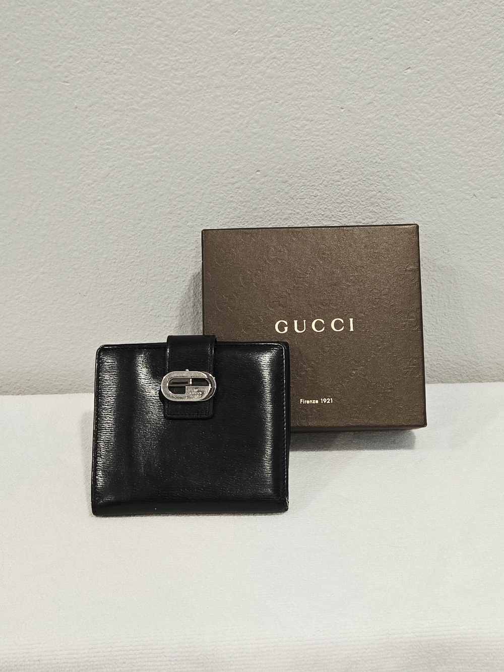 Gucci Black Leather Wallet with Silver G Buckle With Box